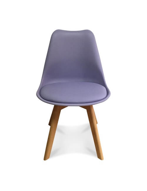 Chaise scandinave couleur lilas, coque en résine, pieds en bois de hêtre
