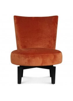Fauteuil d'appoint dossier incliné avec assise pivotante en velours couleur orange.