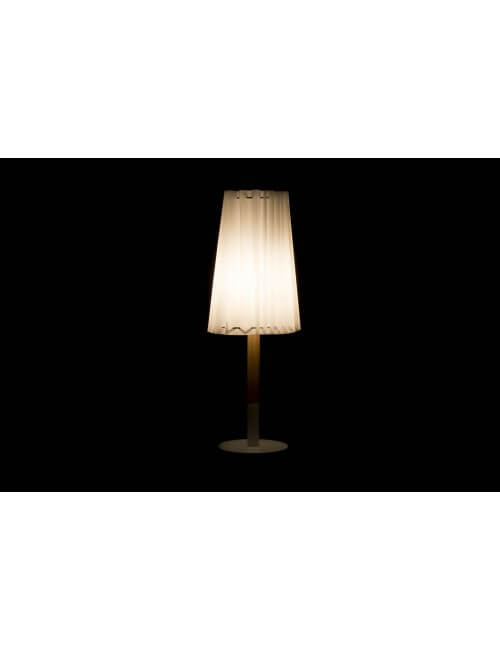 Lampe à poser de style scandinave en bois naturel de couleur blanche.H.50 cm